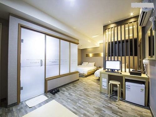 Hotel Cloud 9 Busan Bagian luar foto